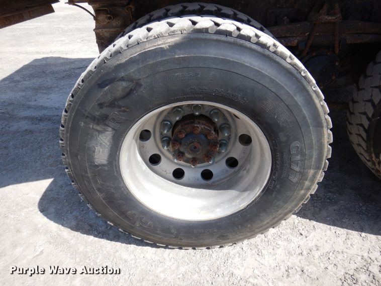 image for item DP5448 2002 Volvo VHD  dump truck