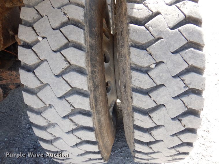 image for item DP5448 2002 Volvo VHD  dump truck