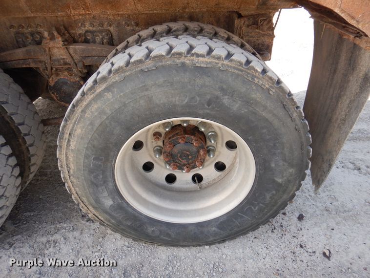 image for item DP5448 2002 Volvo VHD  dump truck