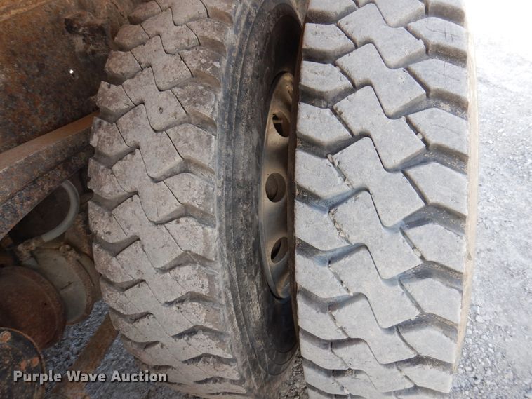 image for item DP5448 2002 Volvo VHD  dump truck