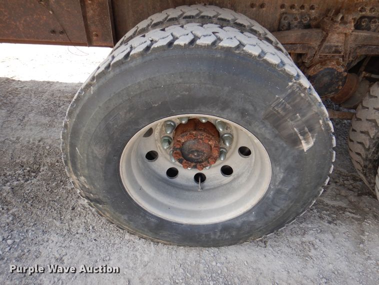 image for item DP5448 2002 Volvo VHD  dump truck