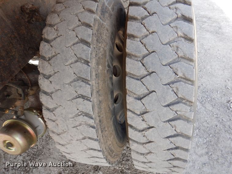 image for item DP5448 2002 Volvo VHD  dump truck