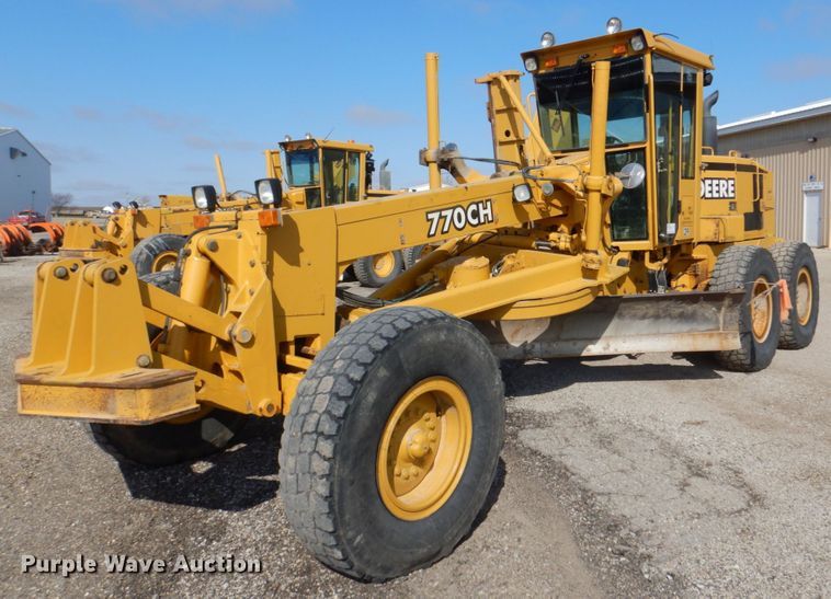 image for item DS8005 1999 John Deere 770CH  motor grader