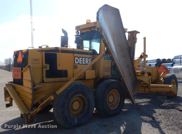 image for item DS8005 1999 John Deere 770CH  motor grader