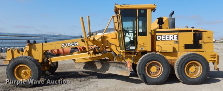 image for item DS8005 1999 John Deere 770CH  motor grader