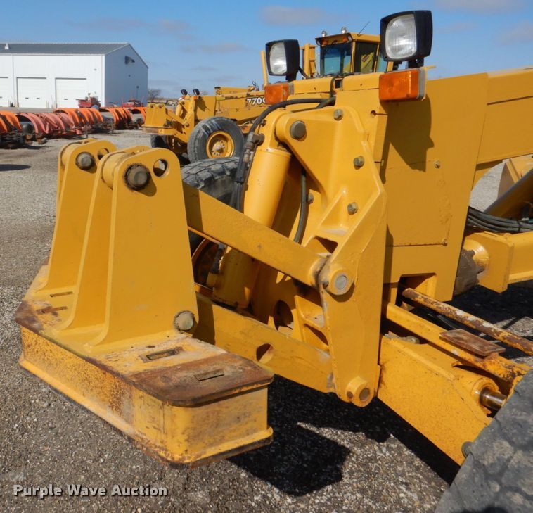 image for item DS8005 1999 John Deere 770CH  motor grader