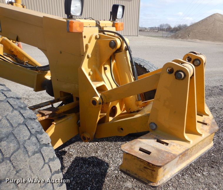 image for item DS8005 1999 John Deere 770CH  motor grader