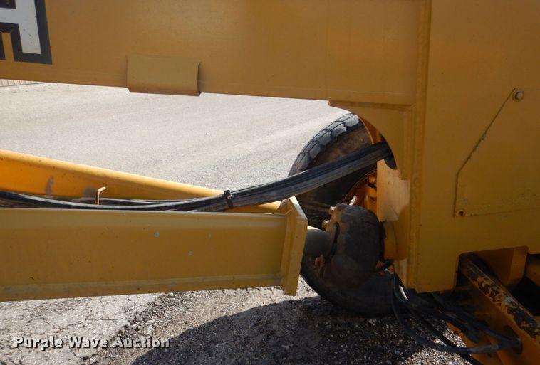 image for item DS8005 1999 John Deere 770CH  motor grader