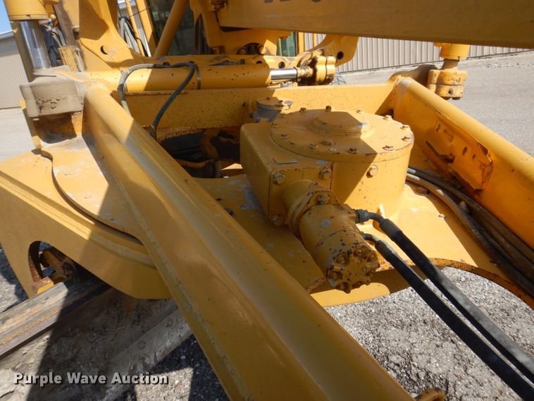 image for item DS8005 1999 John Deere 770CH  motor grader