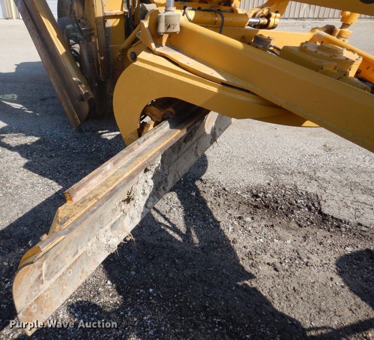 image for item DS8005 1999 John Deere 770CH  motor grader