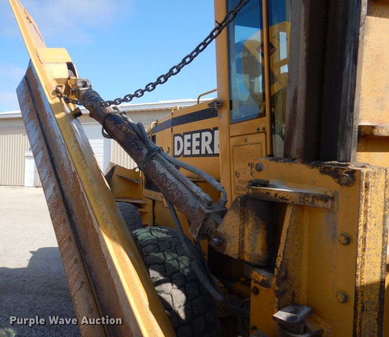 image for item DS8005 1999 John Deere 770CH  motor grader