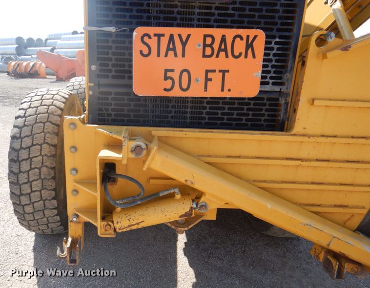 image for item DS8005 1999 John Deere 770CH  motor grader