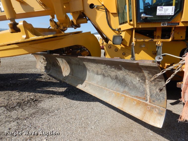 image for item DS8005 1999 John Deere 770CH  motor grader