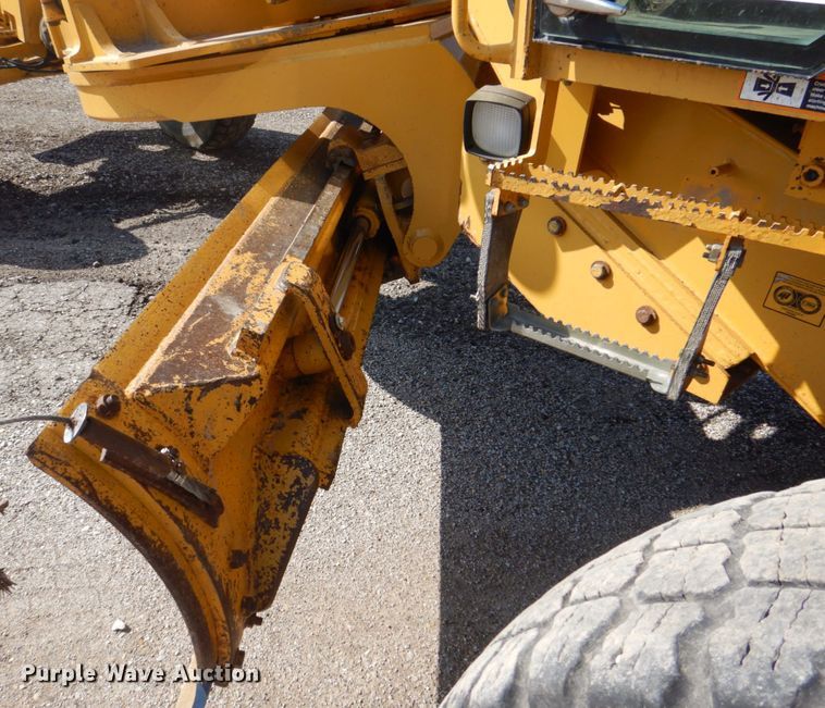 image for item DS8005 1999 John Deere 770CH  motor grader