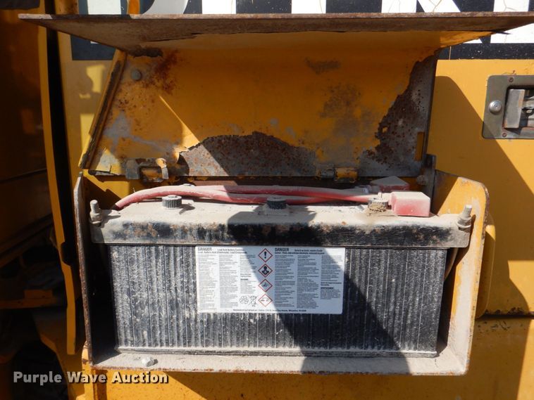 image for item DS8005 1999 John Deere 770CH  motor grader