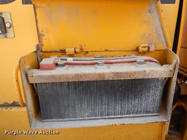 image for item DS8005 1999 John Deere 770CH  motor grader