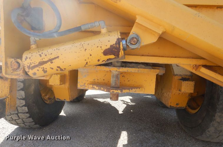 image for item DS8005 1999 John Deere 770CH  motor grader