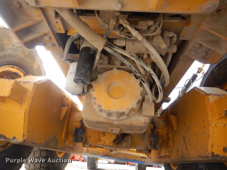 image for item DS8005 1999 John Deere 770CH  motor grader