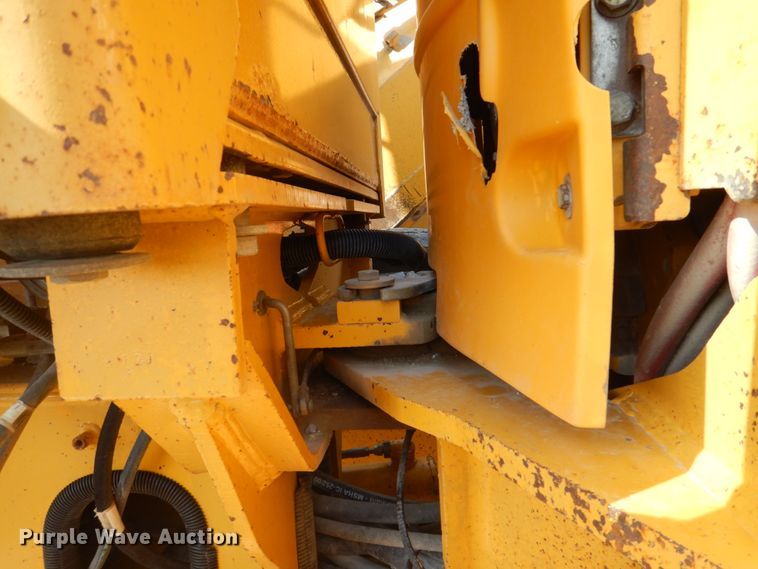 image for item DS8005 1999 John Deere 770CH  motor grader