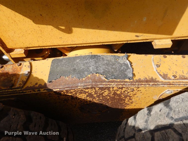 image for item DS8005 1999 John Deere 770CH  motor grader