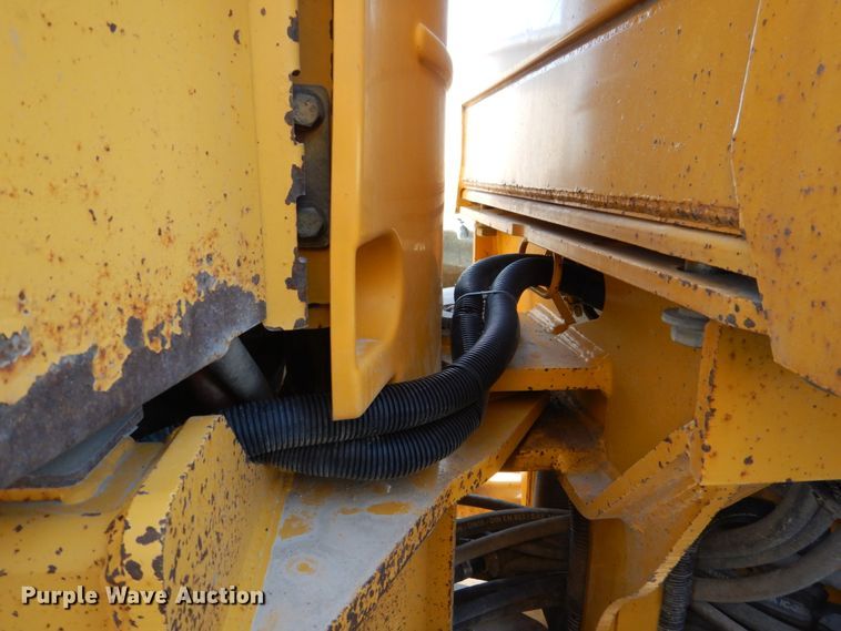 image for item DS8005 1999 John Deere 770CH  motor grader