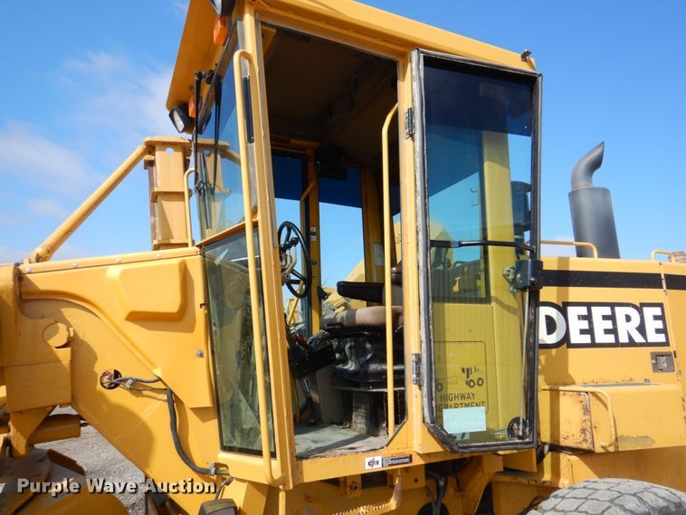 image for item DS8005 1999 John Deere 770CH  motor grader