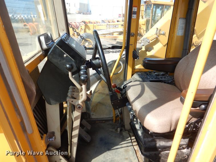 image for item DS8005 1999 John Deere 770CH  motor grader