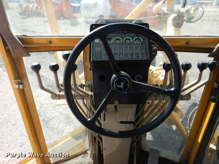 image for item DS8005 1999 John Deere 770CH  motor grader