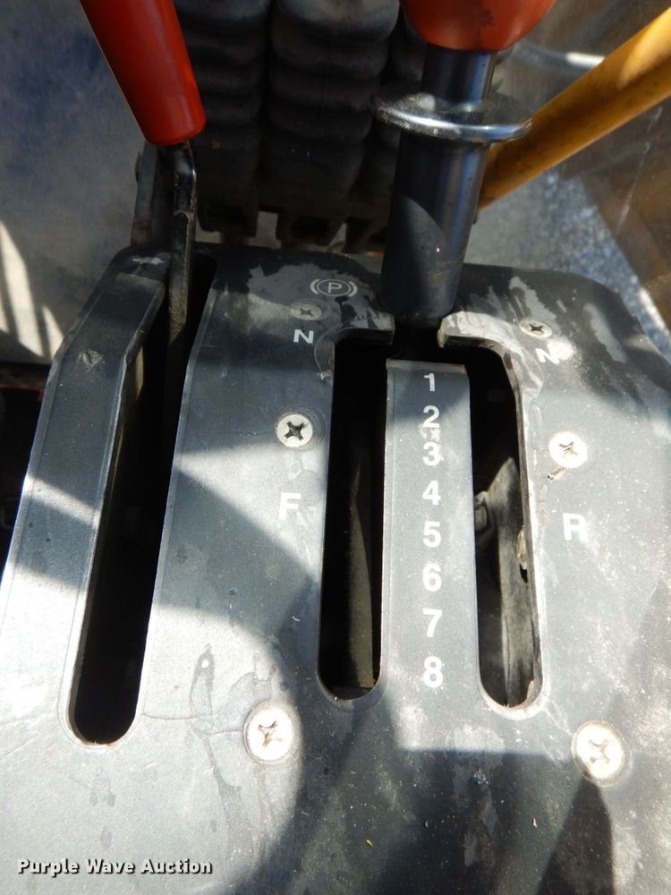 image for item DS8005 1999 John Deere 770CH  motor grader