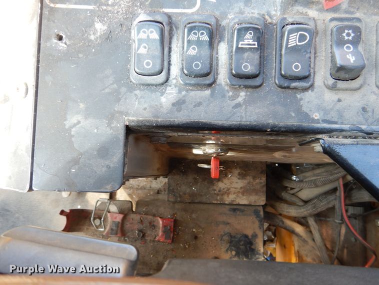 image for item DS8005 1999 John Deere 770CH  motor grader