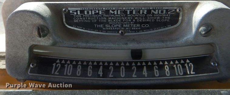 image for item DS8005 1999 John Deere 770CH  motor grader