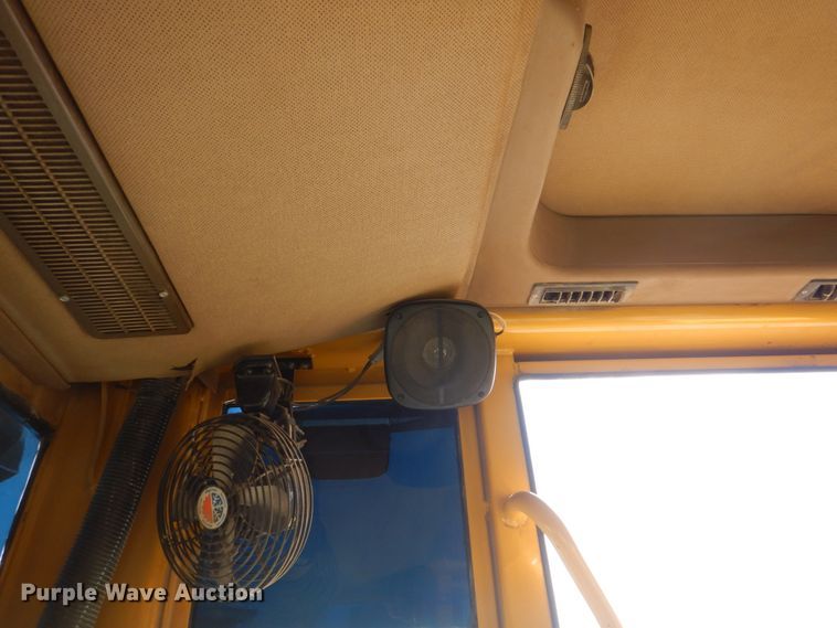 image for item DS8005 1999 John Deere 770CH  motor grader