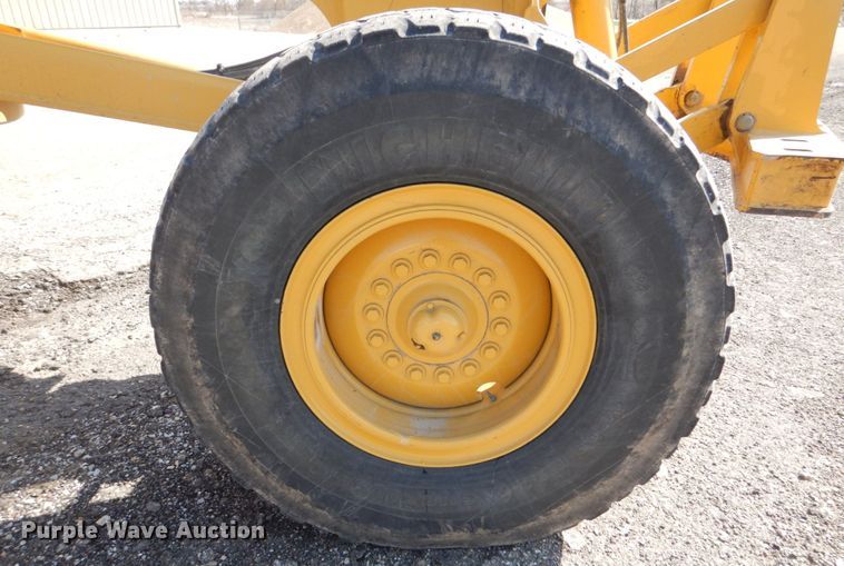 image for item DS8005 1999 John Deere 770CH  motor grader