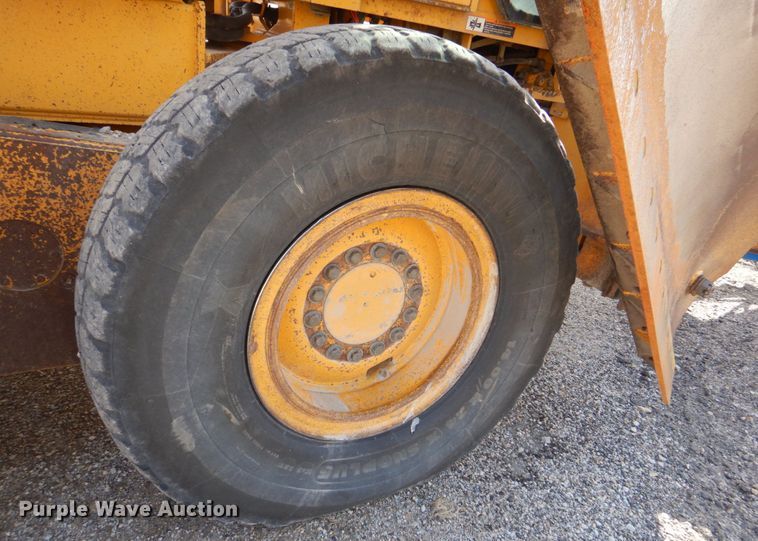 image for item DS8005 1999 John Deere 770CH  motor grader