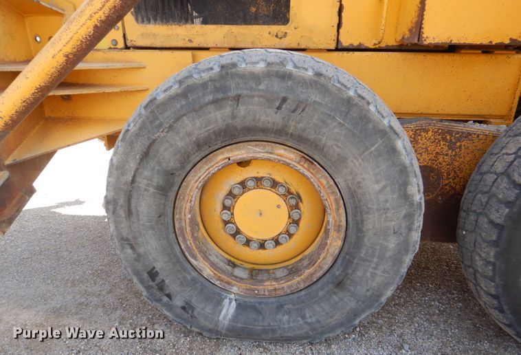 image for item DS8005 1999 John Deere 770CH  motor grader