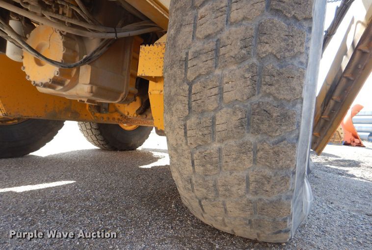 image for item DS8005 1999 John Deere 770CH  motor grader