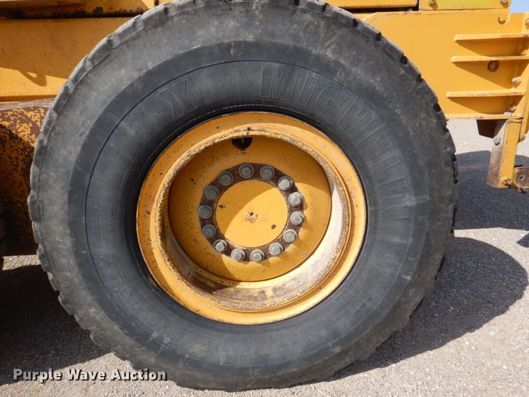 image for item DS8005 1999 John Deere 770CH  motor grader