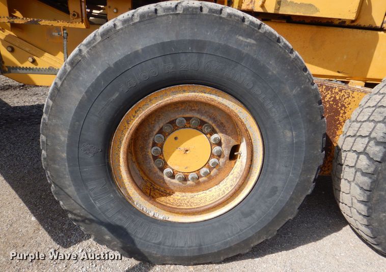 image for item DS8005 1999 John Deere 770CH  motor grader