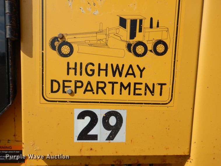 image for item DS8005 1999 John Deere 770CH  motor grader