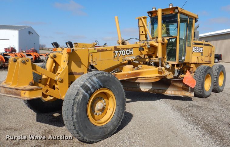 image for item DS8006 1999 John Deere 770CH  motor grader