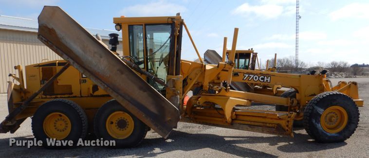 image for item DS8006 1999 John Deere 770CH  motor grader