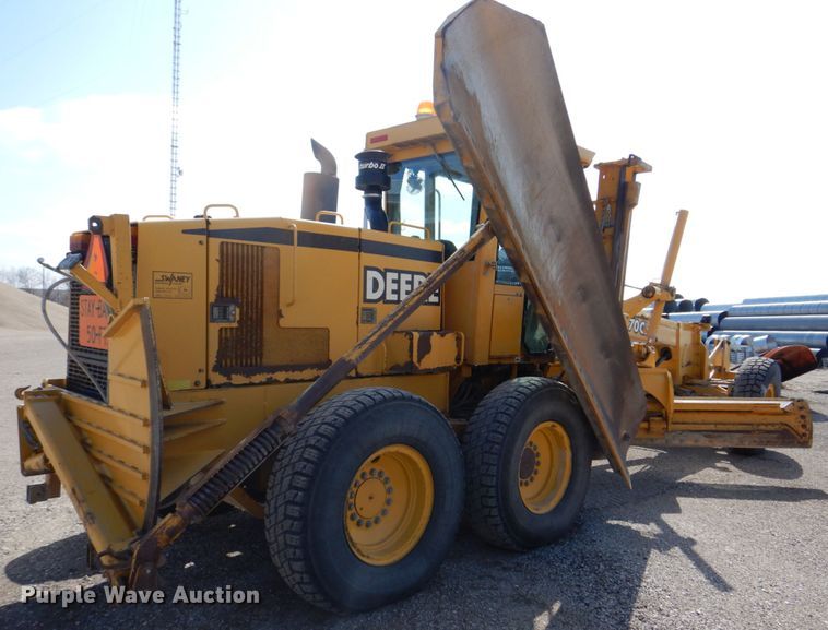 image for item DS8006 1999 John Deere 770CH  motor grader