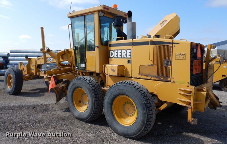 image for item DS8006 1999 John Deere 770CH  motor grader