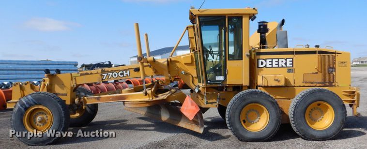 image for item DS8006 1999 John Deere 770CH  motor grader