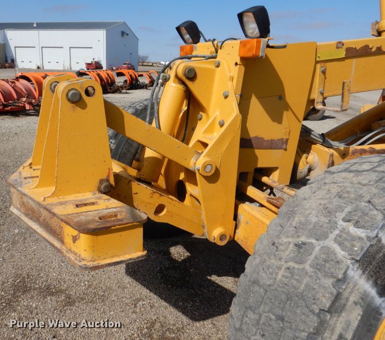 image for item DS8006 1999 John Deere 770CH  motor grader