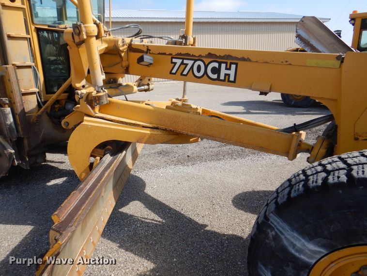 image for item DS8006 1999 John Deere 770CH  motor grader