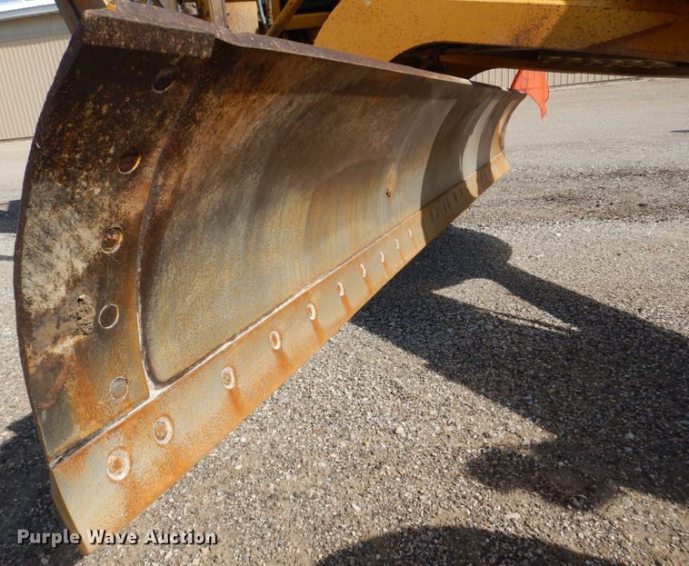 image for item DS8006 1999 John Deere 770CH  motor grader