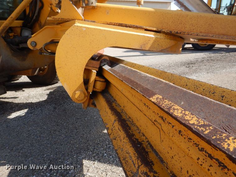 image for item DS8006 1999 John Deere 770CH  motor grader