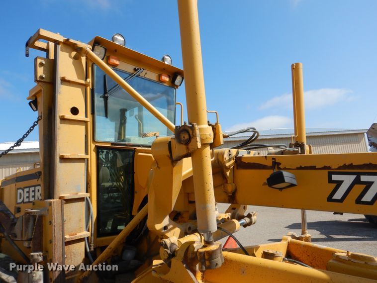 image for item DS8006 1999 John Deere 770CH  motor grader