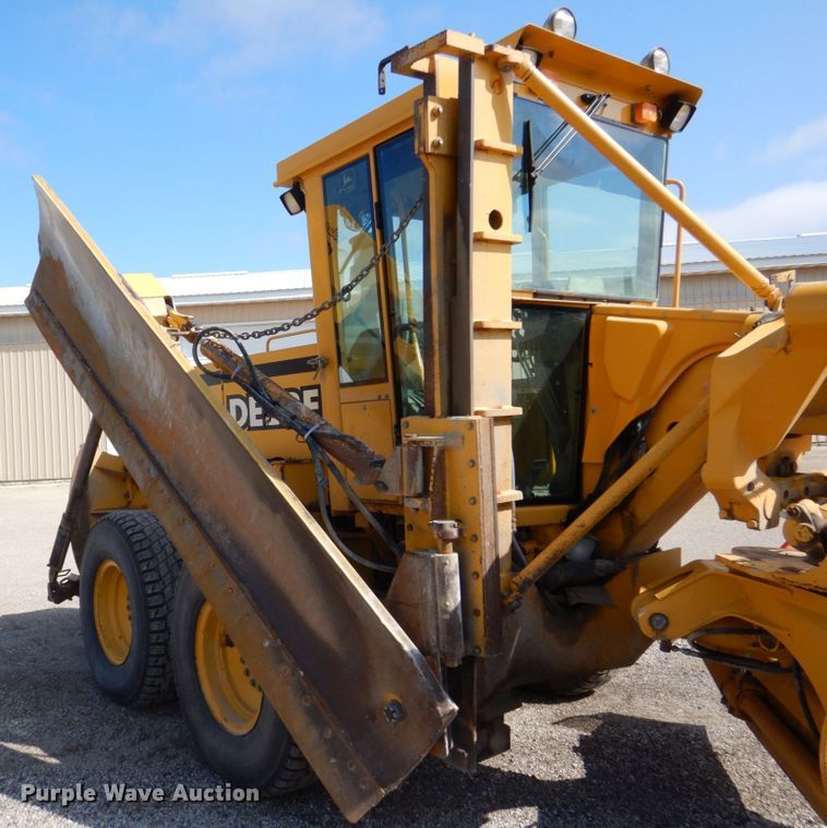 image for item DS8006 1999 John Deere 770CH  motor grader